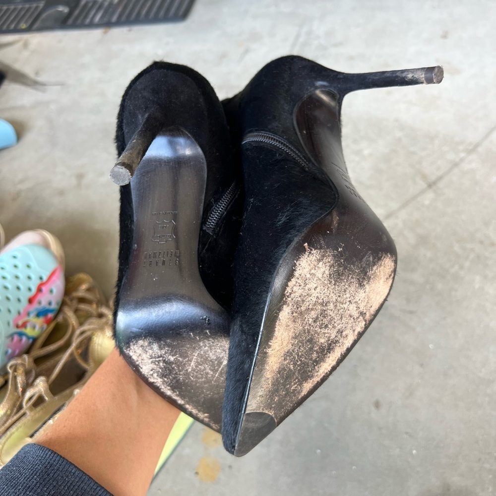 Stuart Weitzman - Picture 3 of 3